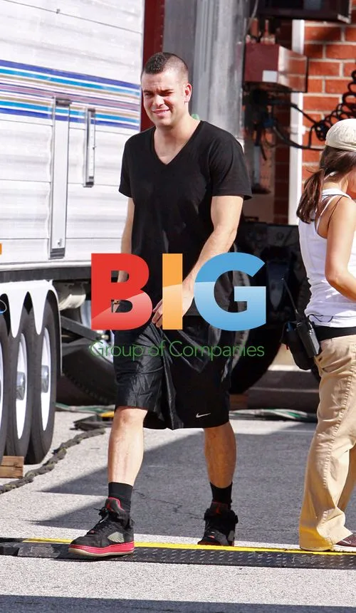 Mark Salling on Glee set