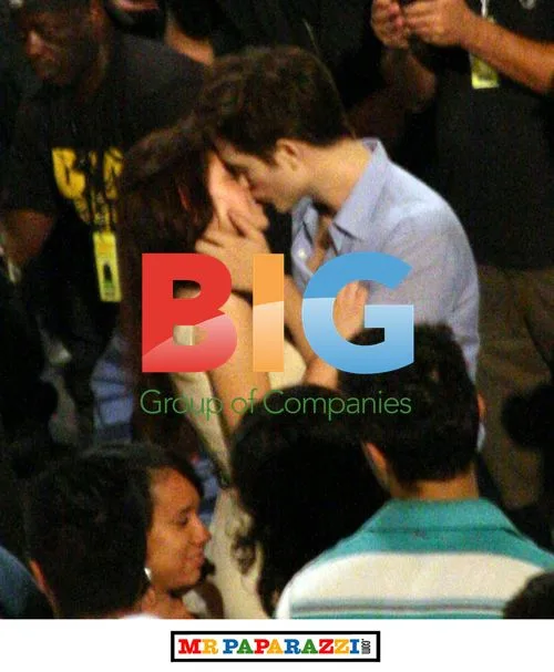 Kirsten and Robert film Twilight kissing scene