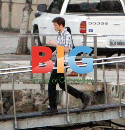 Robert Pattinson and Kristen Stewart on Twilight Set