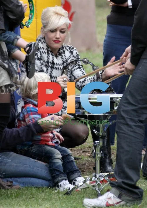 Gwen Stefani Drums with Kids