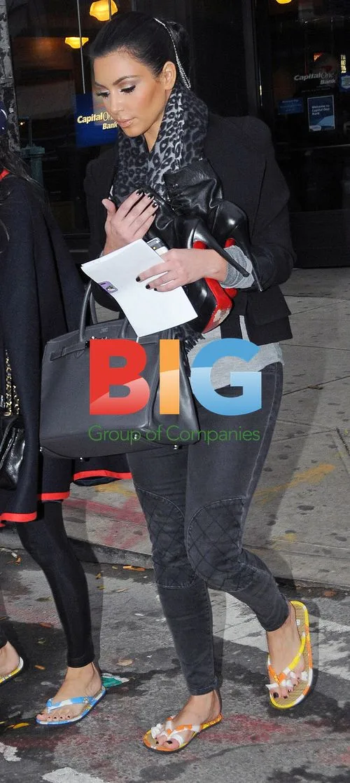 Kardashians Leave Nail Salon