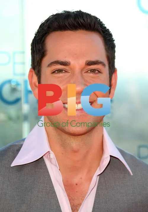 Zachary Levi at People's Choice Awards Nominations