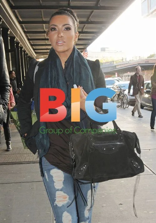 Kim Kardashian shopping in NYC