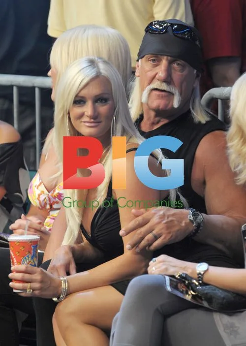 Hulk Hogan Applies for Marriage License