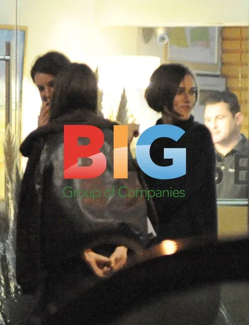 Keira Knightley takes smoking break