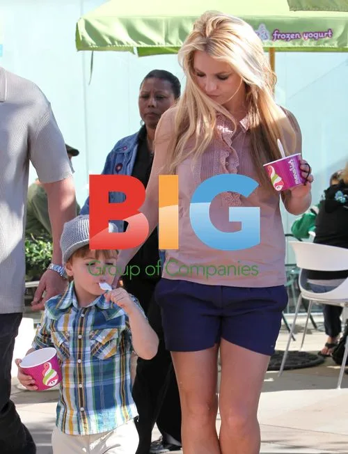 Britney Spears Gets Frozen Yogurt With Son