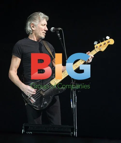 Roger Waters Performs The Wall