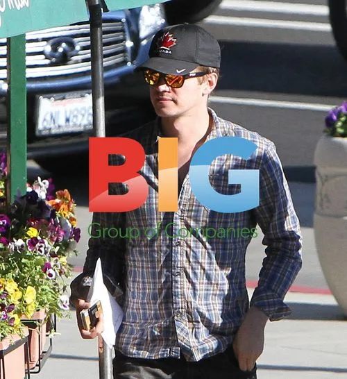 Hayden Christensen Gets Lunch in Beverly Hills