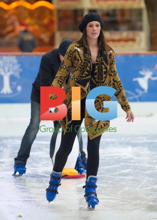 Danielle Lloyd and Jamie O'Hara ice skating