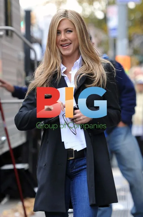 Aniston Filming 'Wanderlust' in NYC