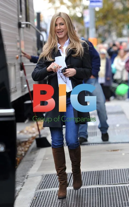 Jennifer Aniston filming \"Wanderlust\" in NYC