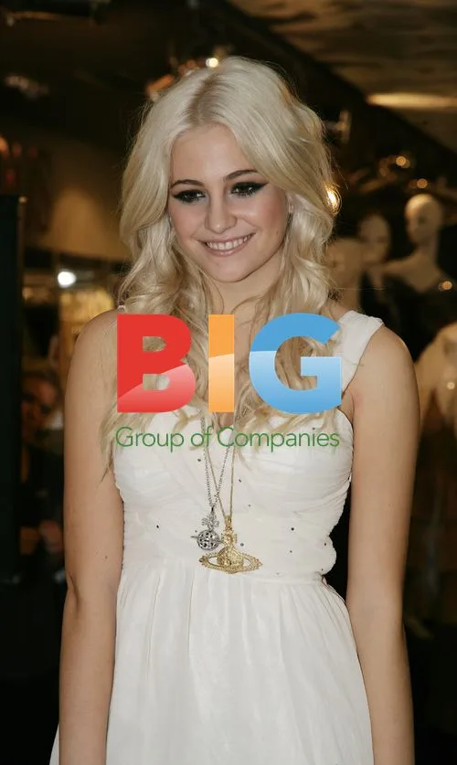 Pixie Lott at Lipsy Store Christmas Lighting