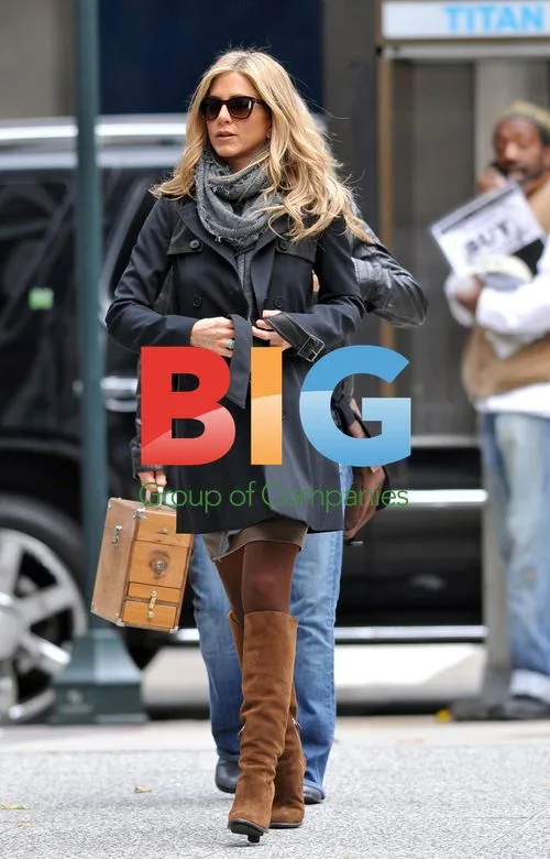 Jennifer Aniston films 'Wanderlust' in NYC