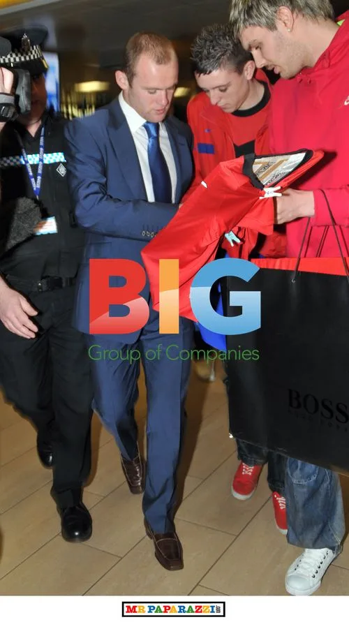 Manchester United Players Arrive at Glasgow Airport