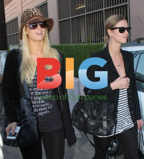 Hilton Sisters and Kathy Shopping