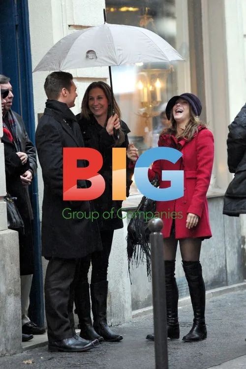 Ryan Seacrest and Julianne Hough Stroll in Paris
