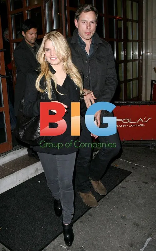 Jessica Simpson and Eric Johnson leave Coppola\'s