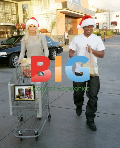 Sam Jones III and Karissa Shannon Thanksgiving Shopping