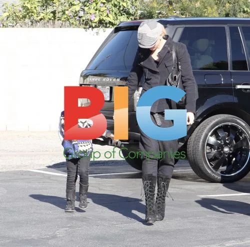Gwen Stefani and family out for brunch
