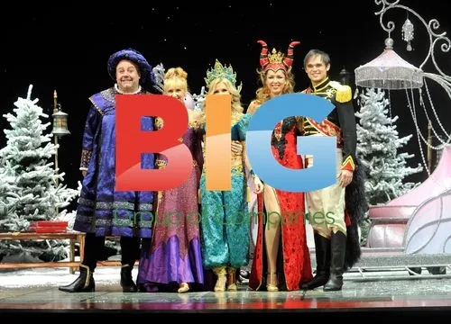 Cliff Parisi and Cast at Pantomime Photocall