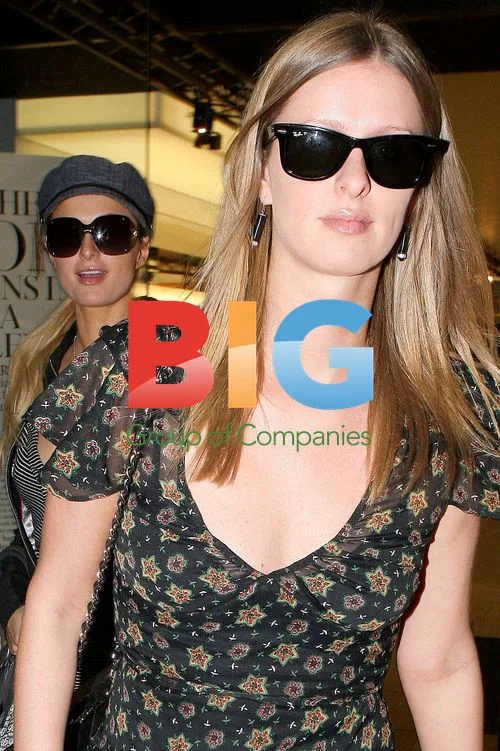 Hilton Sisters Go Shopping