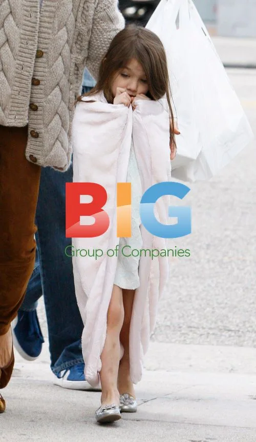 Katie Holmes and Suri Shopping