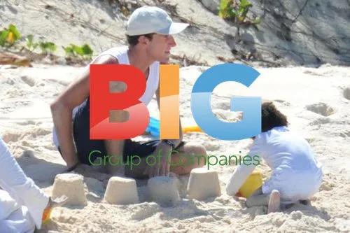 Jolie-Pitt Family Beach Play