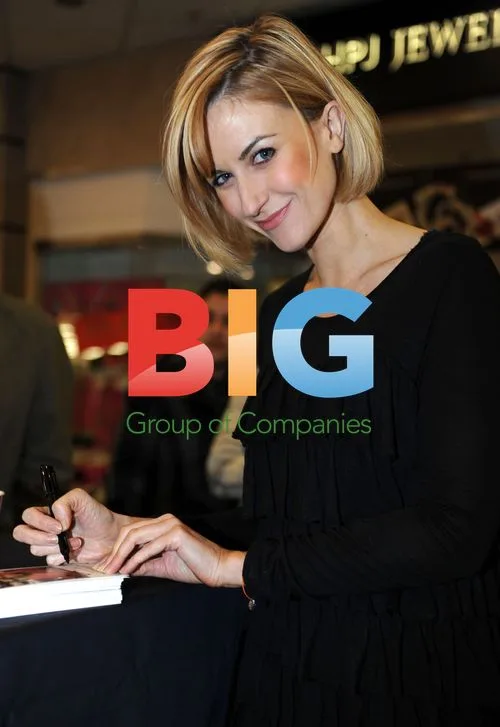 Katherine Kelly Turns on Christmas Lights