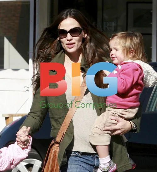 Jennifer Garner with Daughters in Beverly Hills