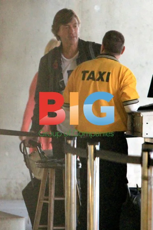 Richard and Judy at Airport in USA