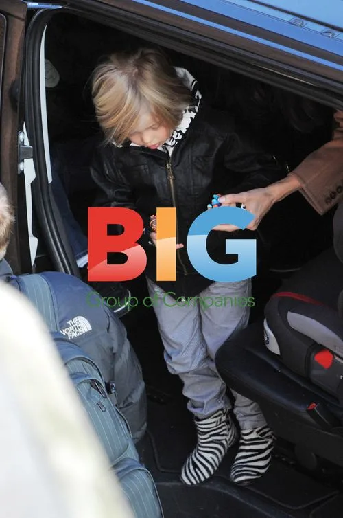 Jolie Visits Paris Aquarium With Kids