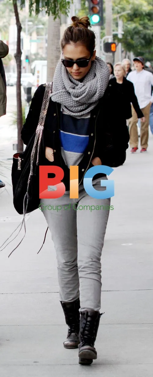 Jessica Alba, Cash Warren & Daughter Honour