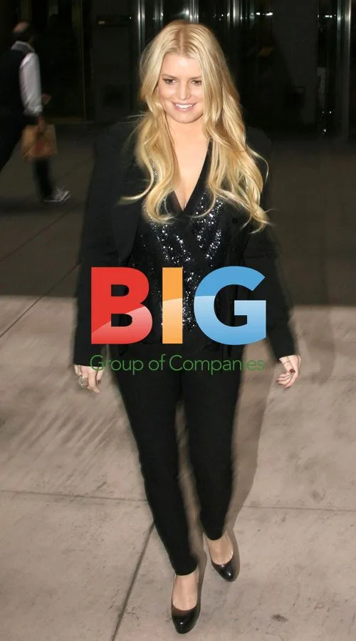 Singer Jessica Simpson Signs Autographs