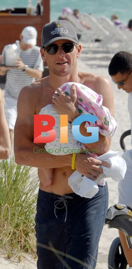 Lance Armstrong with family at Miami Beach
