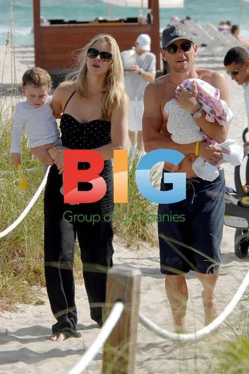 Lance Armstrong family beach outing