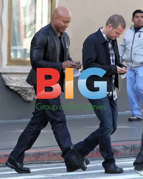 LL Cool J and Chris O'Donnel on filming break