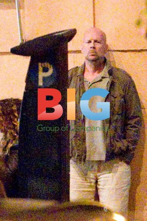 Bruce Willis on the set of "The cool light of the day"