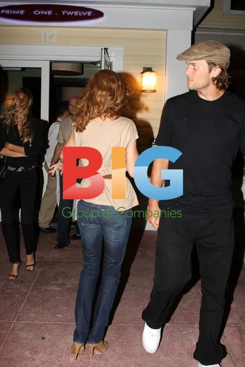 Gisele and Tom Leaving Miami Restaurant