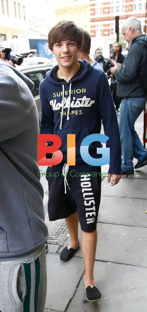 1 Direction Grab Starbucks in London