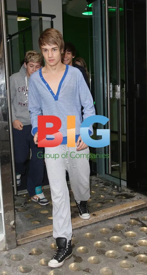 1 Direction Grab Starbucks in London