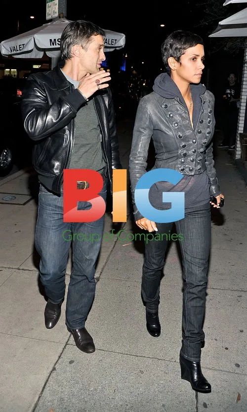 Halle Berry and Oliver Martinez at Photo Exhibition