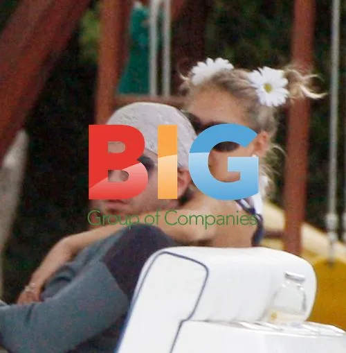 Enrique Iglesias and Anna Kournikova Relaxing in Florida