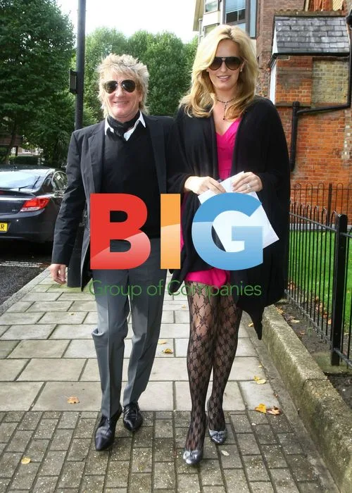 Rod Stewart accompanies Penny Lancaster to clinic