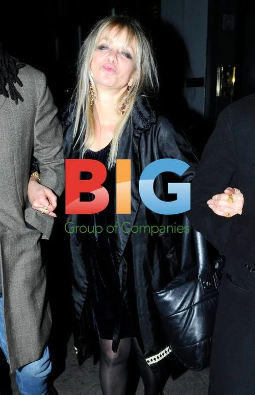 Jo Wood, son Tyrone, mystery man leaving club