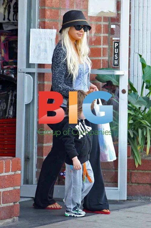Christina Aguilera and Son Arrive at Pumpkin Patch