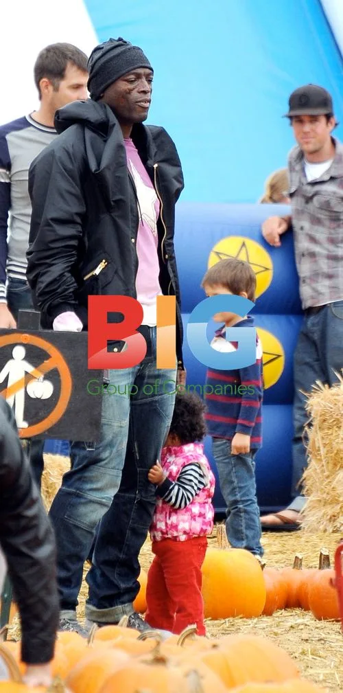 Heidi Klum and Seal with Kids at Pumpkin Patch