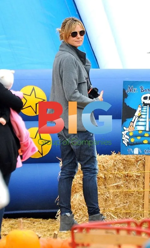 Heidi Klum and Seal with Kids at Pumpkin Patch