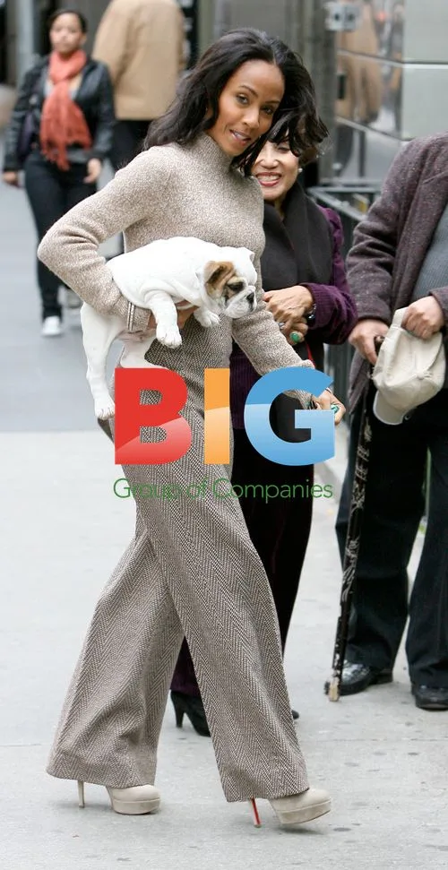 Jada Pinkett Smith with bulldog puppy in NYC