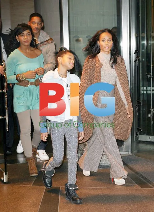 Will, Jada and Willow Smith Leave Hotel