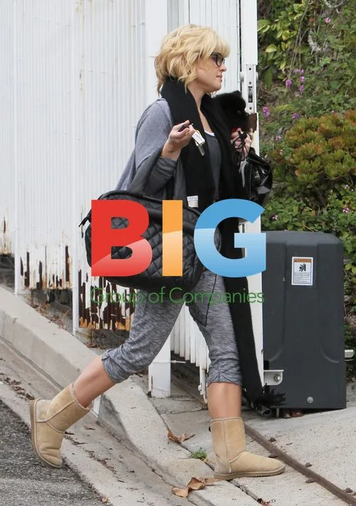 Kelly Osbourne Runs Errands in Brentwood